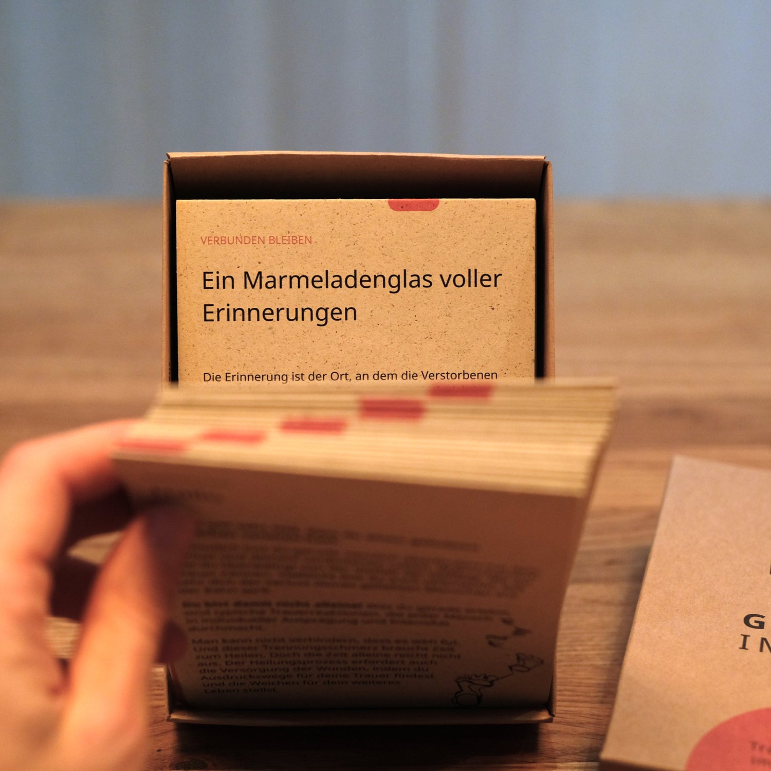 Gedenkimpulse Kompakt: Kleine Trauerhilfe als Geschenk