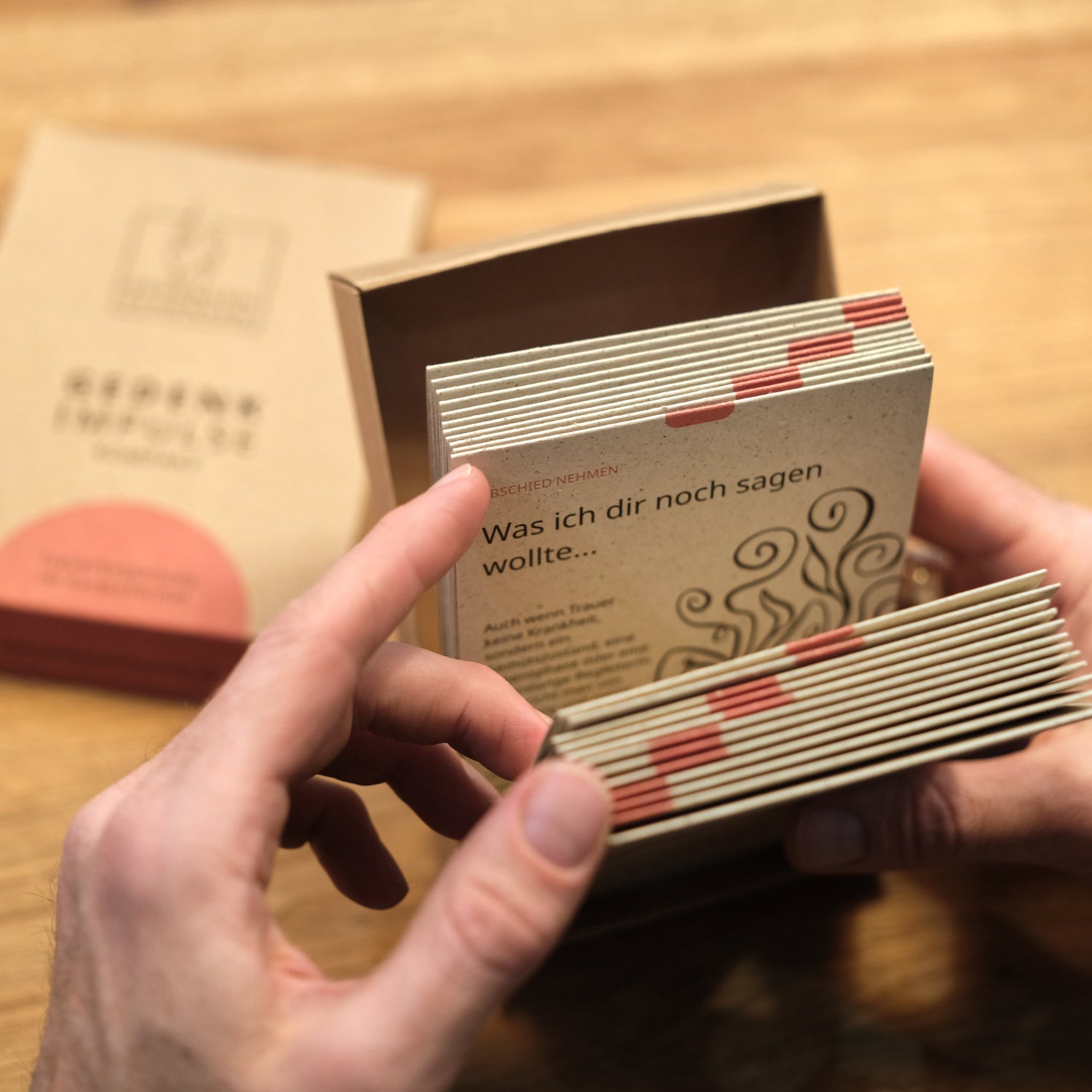 Gedenkimpulse Kompakt: Kleine Trauerhilfe als Geschenk