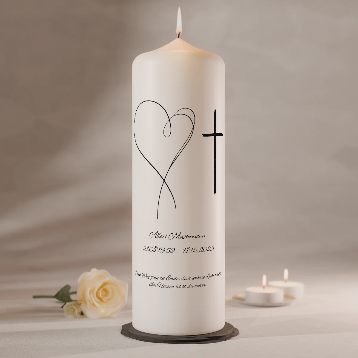Grabkerze mit Linienherz und Kreuz – personalisierbare Gedenkkerze mit Namen und Text